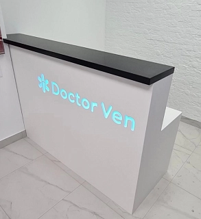 Стойка ресепшн клиника 