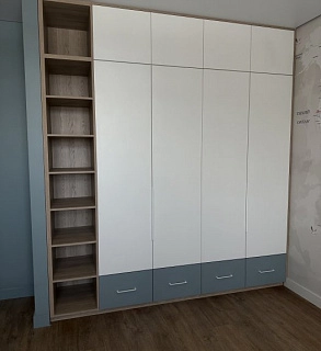 Шкаф в детскую комнату 