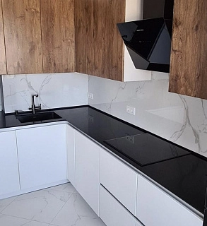 Столешница из кварцевого агломерата в черном цвете