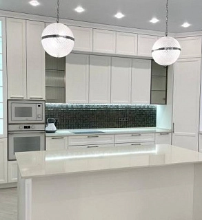 Кухонная столешница и остров из искусственного камня