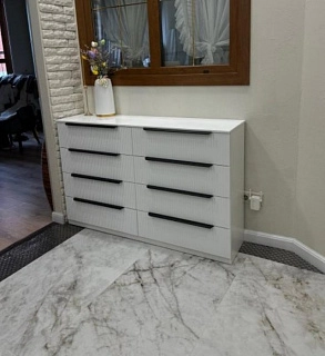 Комод в прихожую с акриловыми фасадами