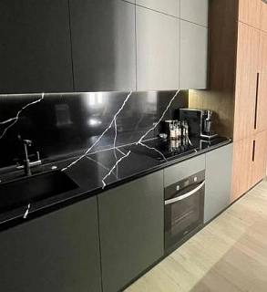 Столешница и стеновая из камня