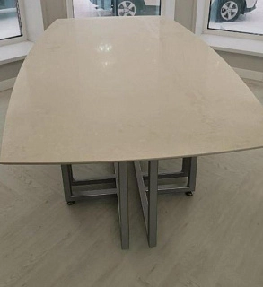 Кухонный стол из камня