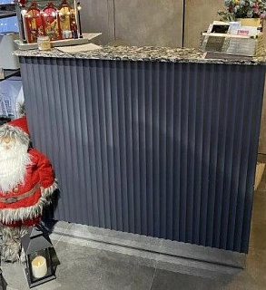 Стойка ресепшн центр красоты 