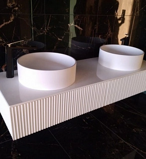 Подвесная тумба с фрезерованными фасадами