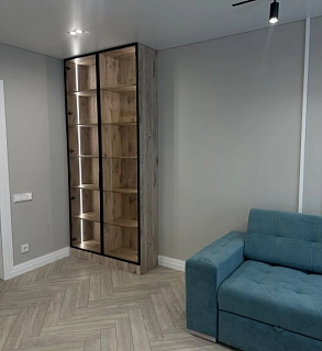 Шкаф-витрина  с затемненным стеклом 