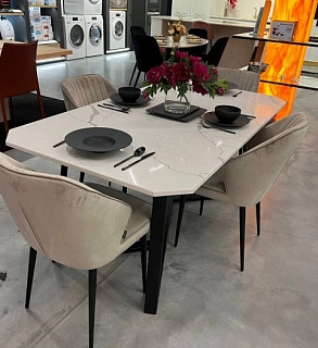 Обеденный стол из камня